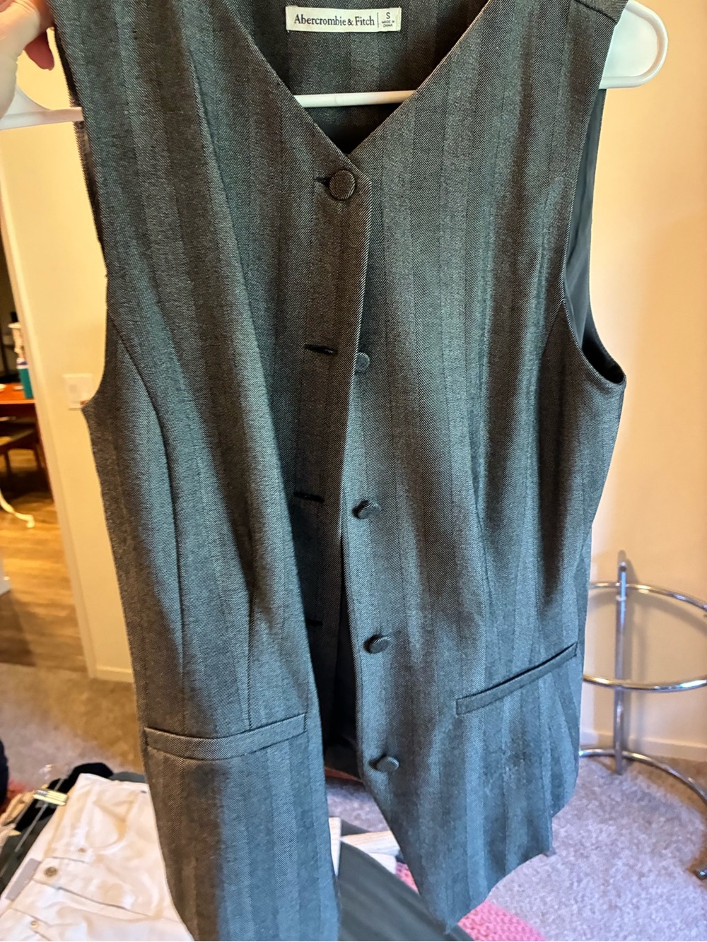 Abercrombie & Fitch Herringbone Sleeveless Vest in Charcoal and White